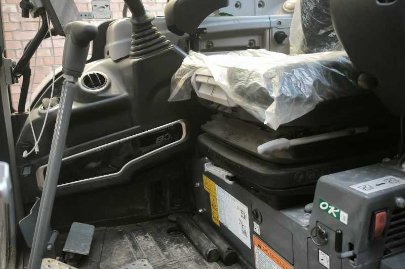 OmecoHub - Immagine TAKEUCHI TB335R